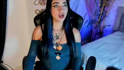 Snapshot of regina_storm chatting on August 4, 2:37 am online show from August 4, 2:37 am