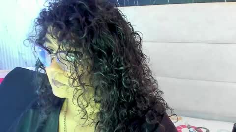 Snapshot of reginavegaa chatting on May 9, 9:25 am reginavegaa online show from May 9, 9:25 am