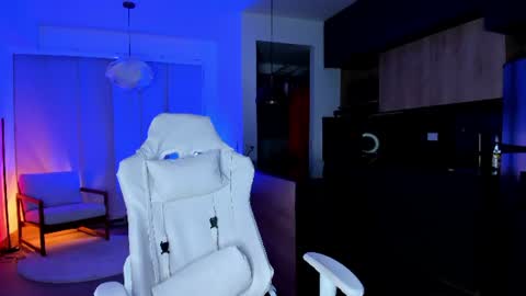 Snapshot of reichel_gray chatting on June 15, 2:47 am REICHEL online show from June 15, 2:47 am
