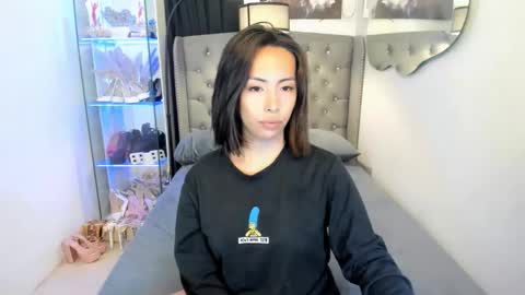 reighnempress online show from February 20, 1:24 am