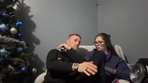 Snapshot of reighofsun98 chatting on December 16, 1:53 am SunshineSanchez online show from December 16, 1:53 am