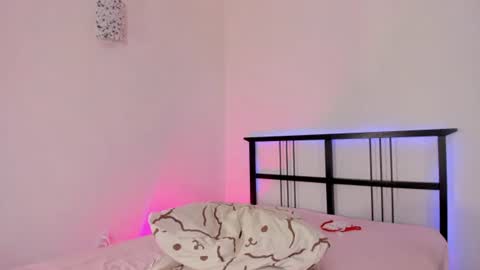 Snapshot of relaxi_g1rl chatting on July 28, 7:39 pm Elly online show from July 28, 7:39 pm