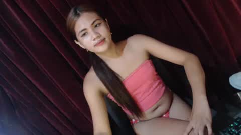 Snapshot of rema_thebigcock chatting on April 27, 12:19 am rema_thebigcock online show from April 27, 12:19 am