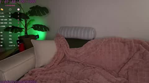 Remi online show from March 4, 1:55 am