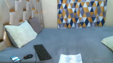 remmyqueen online show from April 1, 1:41 pm