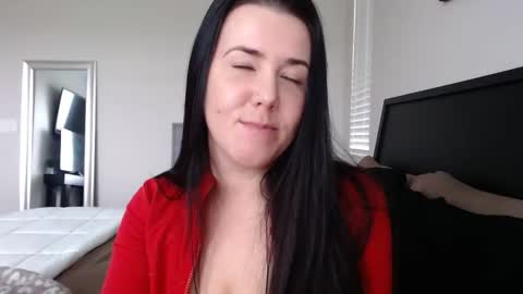 Snapshot of remybella2017 chatting on December 18, 7:53 pm Bella Lively online show from December 18, 7:53 pm