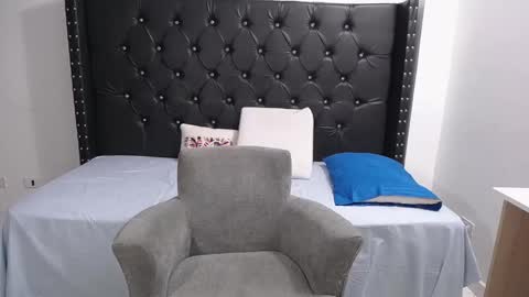 Renata Salinas online show from February 4, 9:42 pm