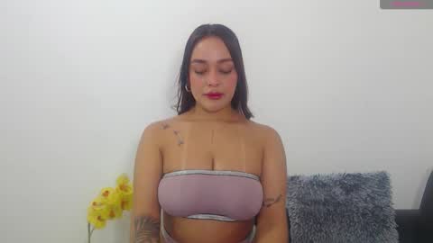 Snapshot of renatabrownn28 chatting on June 7, 4:22 pm renatabrownn28 online show from June 7, 4:22 pm