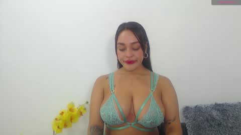 Snapshot of renatabrownn28 chatting on June 11, 5:27 am renatabrownn28 online show from June 11, 5:27 am