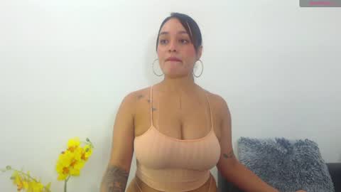 Snapshot of renatabrownn28 chatting on June 16, 6:27 am renatabrownn28 online show from June 16, 6:27 am