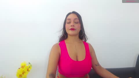 Snapshot of renatabrownn28 chatting on June 19, 4:17 am renatabrownn28 online show from June 19, 4:17 am