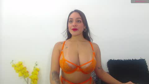 Snapshot of renatabrownn28 chatting on June 28, 4:07 am renatabrownn28 online show from June 28, 4:07 am