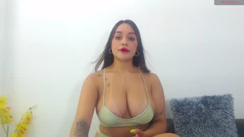 Snapshot of renatabrownn28 chatting on July 7, 2:58 am renatabrownn28 online show from July 7, 2:58 am