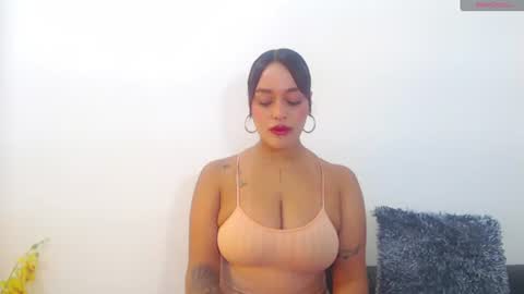 Snapshot of renatabrownn28 chatting on July 15, 8:30 am renatabrownn28 online show from July 15, 8:30 am