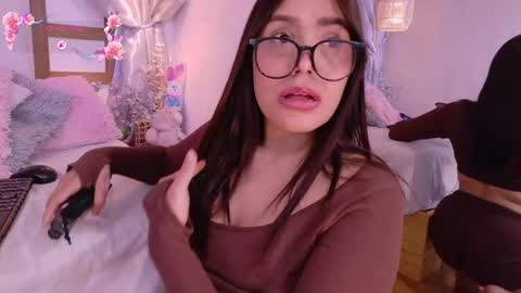 Snapshot of renataleclair chatting on May 6, 4:56 pm renataleclair online show from May 6, 4:56 pm