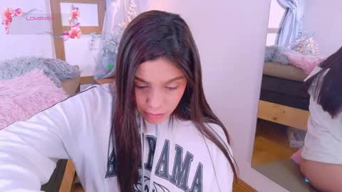 Snapshot of renataleclair chatting on May 15, 6:26 pm renataleclair online show from May 15, 6:26 pm