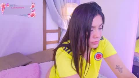 Snapshot of renataleclair chatting on June 23, 4:38 pm renataleclair online show from June 23, 4:38 pm