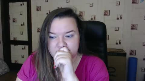 renataoia online show from December 7, 5:09 pm