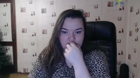 renataoia online show from February 16, 4:10 pm