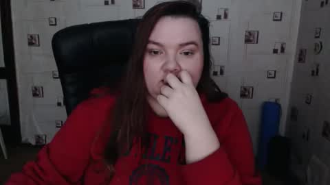 renataoia online show from February 11, 4:01 pm