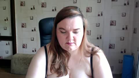 Snapshot of renataoia chatting on June 27, 9:47 am renataoia online show from June 27, 9:47 am