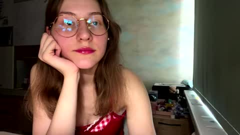 Mia online show from April 14, 12:11 pm