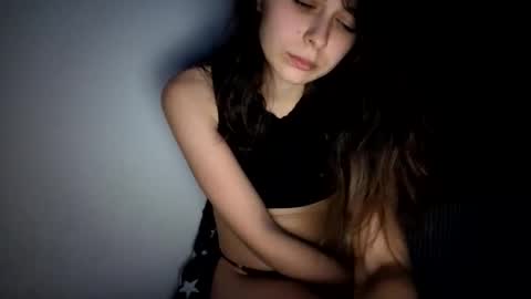 Snapshot of renee_loah chatting on November 13, 10:19 pm renee_loah online show from November 13, 10:19 pm