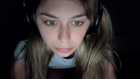 Snapshot of renee_loah chatting on May 13, 8:38 pm renee_loah online show from May 13, 8:38 pm