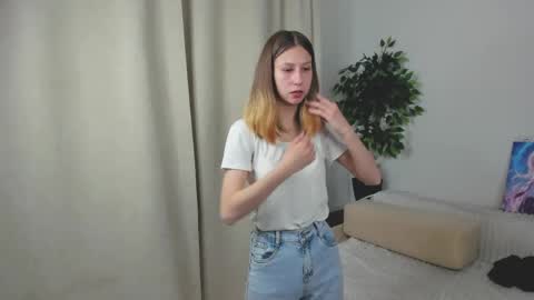 Snapshot of renettaschmeling chatting on May 16, 6:28 pm Christina online show from May 16, 6:28 pm