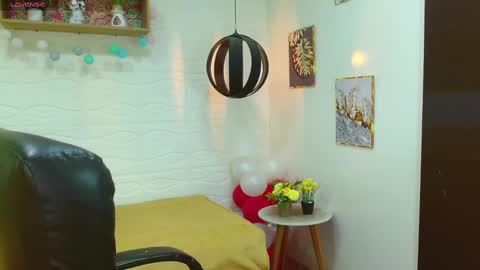 R E N E  online show from March 3, 12:48 pm