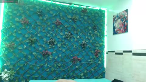 R E N E  online show from March 6, 6:48 pm