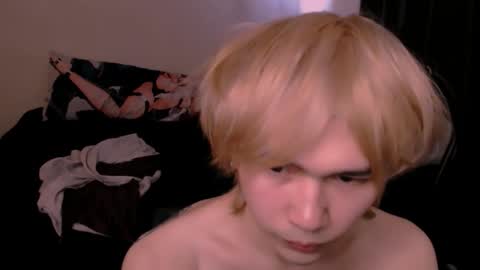 Snapshot of rennuts chatting on February 23, 12:57 pm rennuts online show from February 23, 12:57 pm