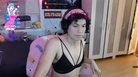 Snapshot of residentgoblin chatting on February 13, 8:06 am residentgoblin online show from February 13, 8:06 am