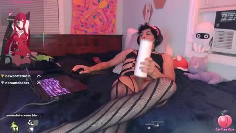 Snapshot of residentgoblin chatting on February 15, 7:06 am residentgoblin online show from February 15, 7:06 am