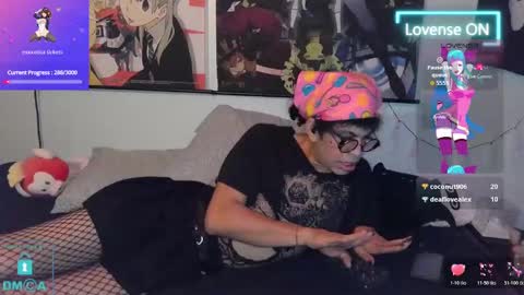 Snapshot of residentgoblin chatting on October 22, 4:35 am residentgoblin online show from October 22, 4:35 am