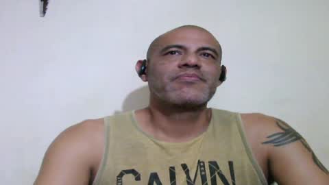 Snapshot of retlam37 chatting on May 5, 4:09 am Walter online show from May 5, 4:09 am