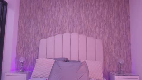 Snapshot of reven_lilith chatting on April 21, 3:02 am REVEN online show from April 21, 3:02 am