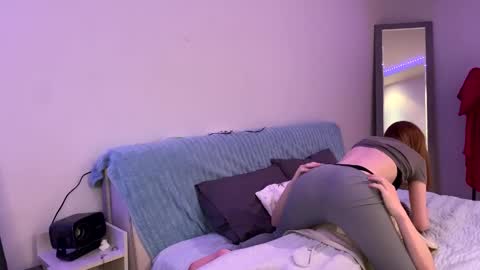 Lola online show from April 8, 10:10 pm