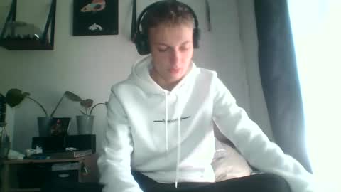 Snapshot of reynhardt chatting on July 1, 11:23 am reynhardt online show from July 1, 11:23 am