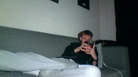 Snapshot of reynhardt chatting on August 2, 7:34 pm reynhardt online show from August 2, 7:34 pm