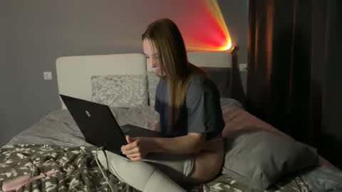 Snapshot of reysiri chatting on February 16, 11:17 am Darya online show from February 16, 11:17 am