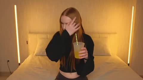 nice to meet you  3  I am Milena online show from May 28, 4:59 pm