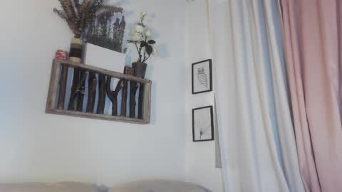 Snapshot of rhaenyra_ chatting on December 10, 3:44 pm Rhaenyra online show from December 10, 3:44 pm