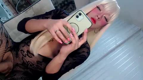 HI GUYS IM RHIAN PLEASE GIVE ME THUMBS UP online show from February 16, 12:07 am