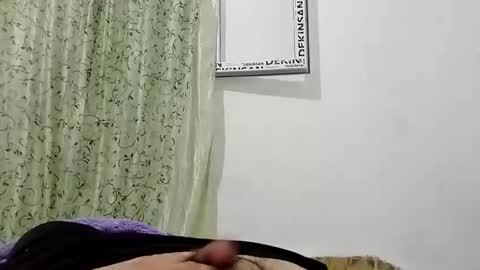 Snapshot of rhmvsword chatting on May 12, 12:52 am rhmvsword online show from May 12, 12:52 am