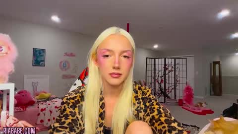 ria  online show from November 12, 4:02 am