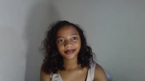 Snapshot of rianahcia chatting on August 1, 3:33 pm rianahcia online show from August 1, 3:33 pm