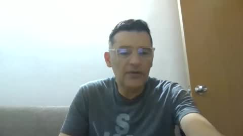 Snapshot of ricardofor4 chatting on November 15, 11:21 pm hotanytime online show from November 15, 11:21 pm