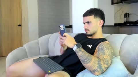 ricardogonzalez666 online show from March 14, 4:29 am