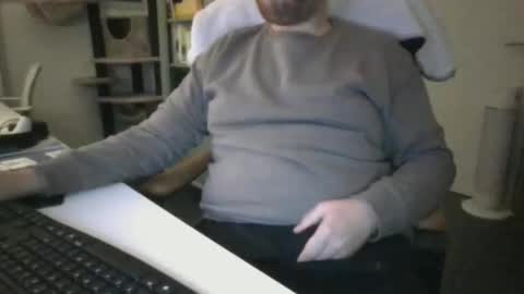 richard97188 online show from May 6, 8:25 pm